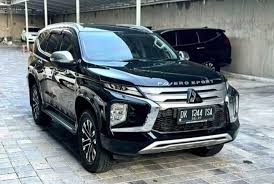 Mitsubishi Pajero Hitam